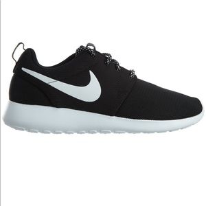 Nike Roshe One Women’s size 9